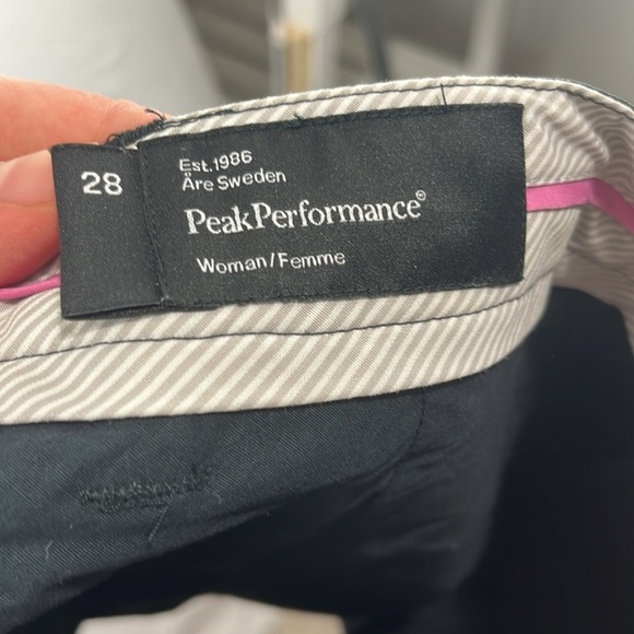 Peak Performance Black Golf Shorts - Picture 7 of 7